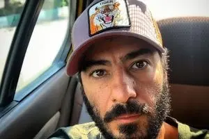 عکس جنجالی نوید محمدزاده در کنار هوادار نوجوانش