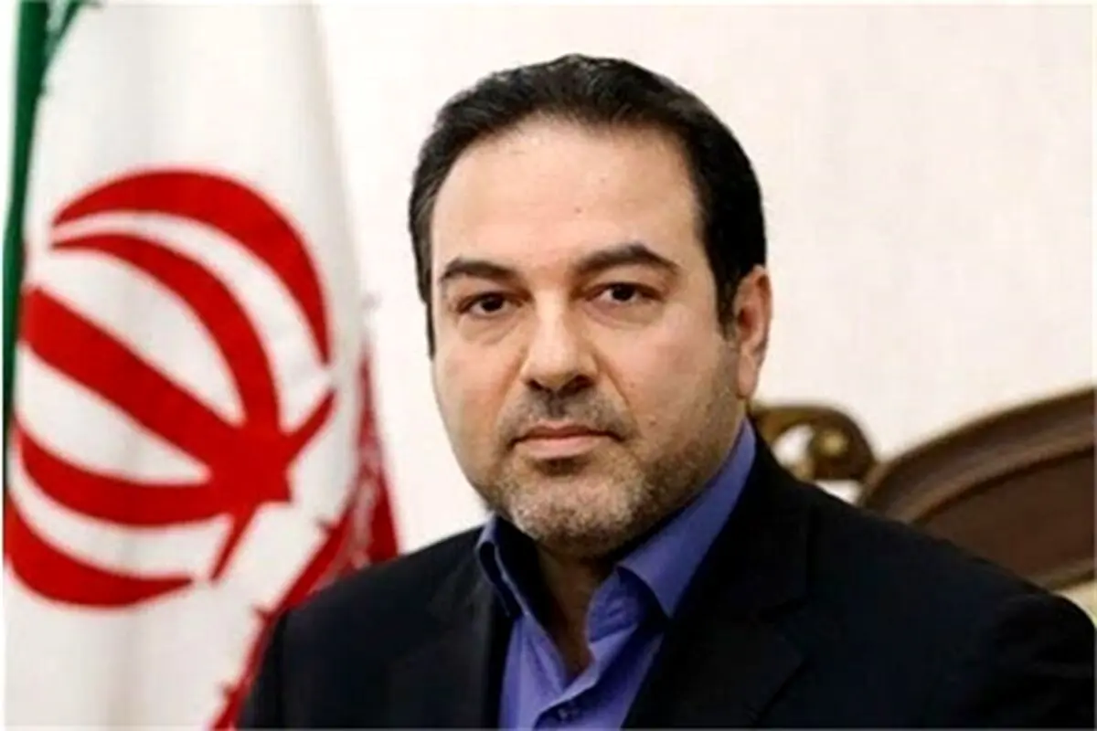 درگیری لفظی معاون وزیر بهداشت با یک خبرنگار؛ یه الف بچه حرف مفت میزنه!