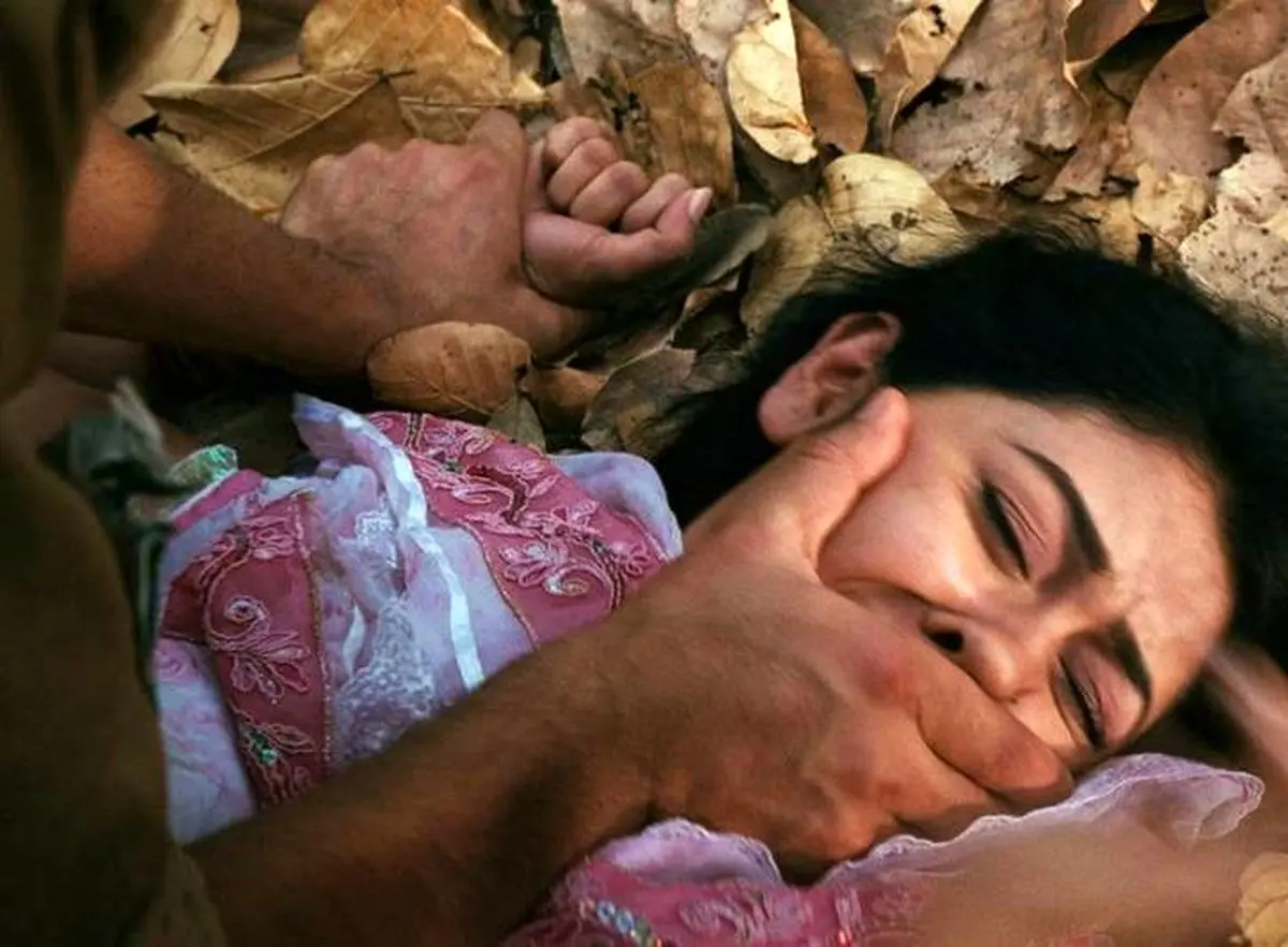 تجاوز به زنان در سطل های آشغال خیابان