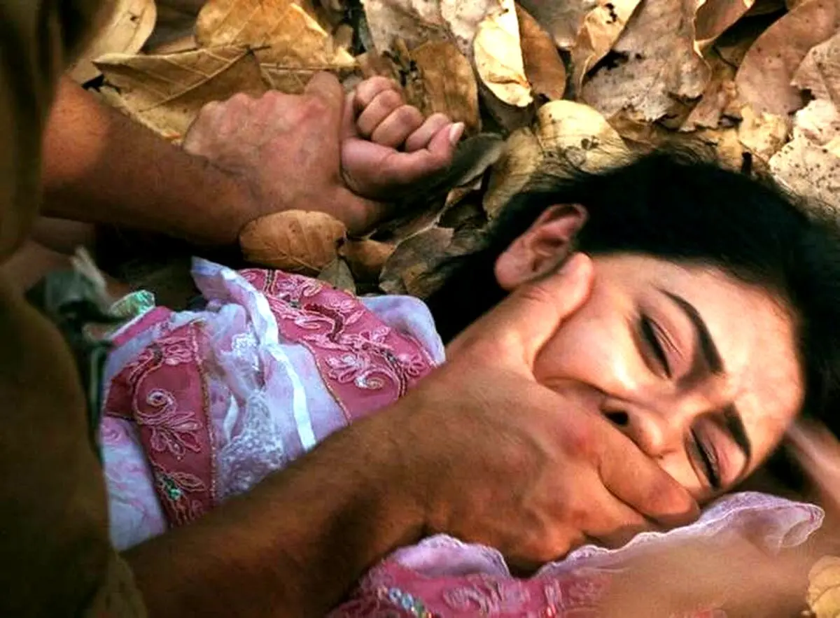 تجاوز به زنان در سطل های آشغال خیابان
