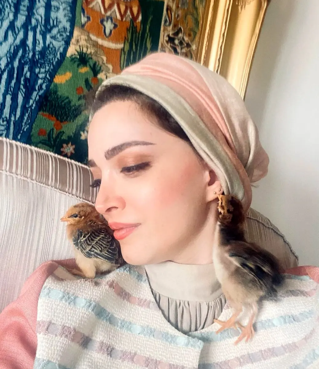 عکس‌های خانوادگی بهنوش طباطبایی در تولد خواهرش