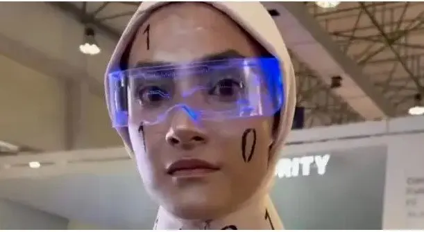 مصاحبه قیاسی با ربات‌های قلابی کیش! | فحش‌های مردم را نخواندیم