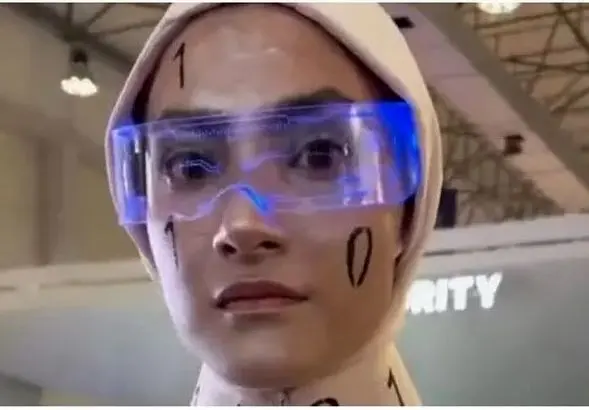 مصاحبه قیاسی با ربات‌های قلابی کیش! | فحش‌های مردم را نخواندیم