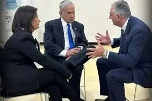 لکه ننگ بر پیشانی رضا پهلوی