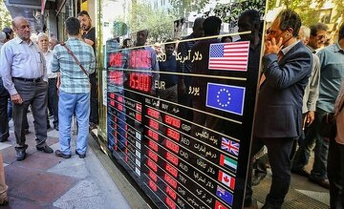 سقوط غافلگیرکننده قیمت دلار آزاد اول صبح یکشنبه ۴ آبان | تغییرات قیمت دلار و یورو در بازار آزاد