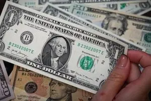 جهش وحشتناک قیمت دلار آزاد اول صبح | دلار در آستانه ۱۶۰ هزار