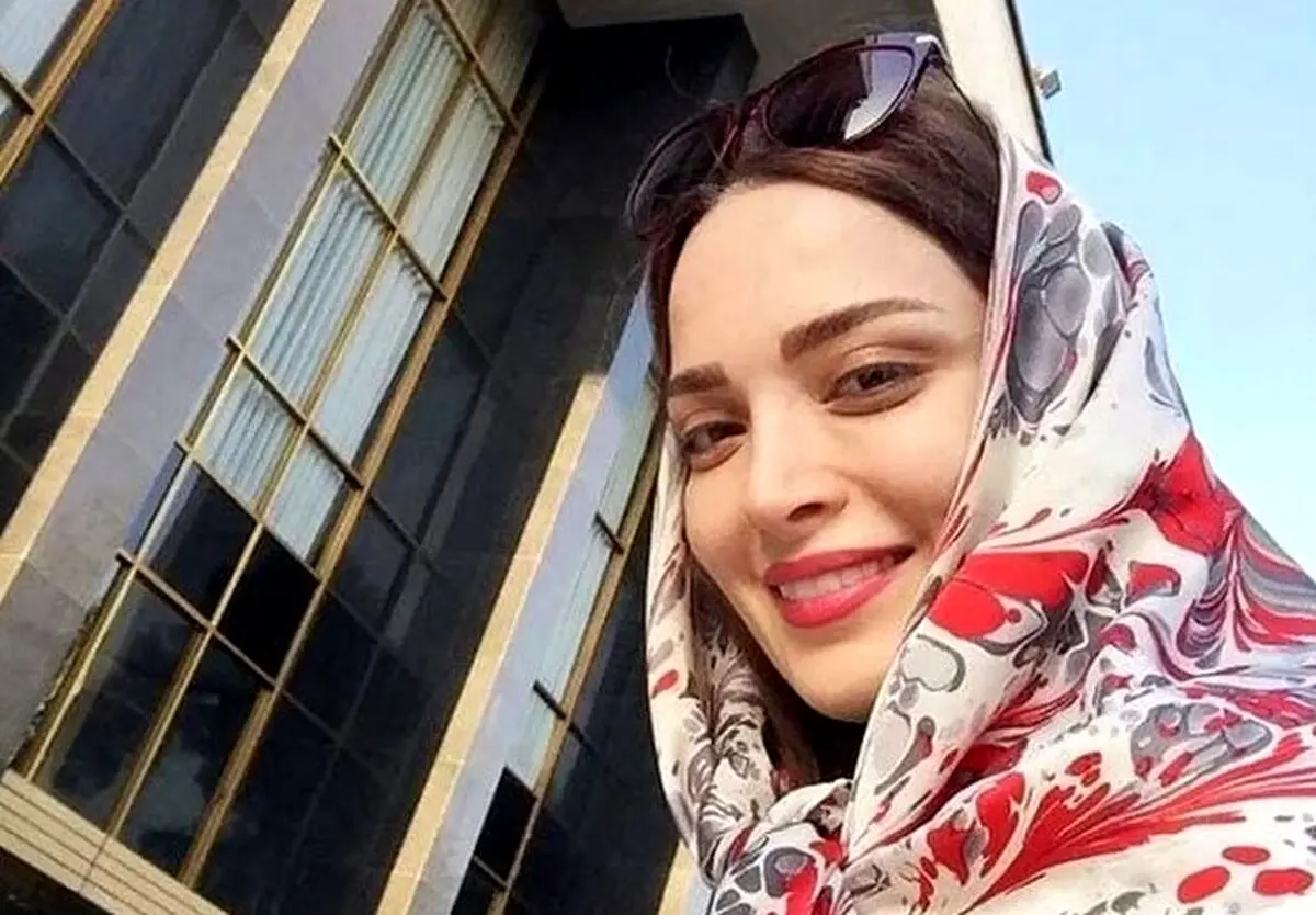 جشن فارغ‌التحصیلی لاکچری بهنوش طباطبایی | درخشش بهنوش طباطبایی با کلاه دکترا + تصاویر