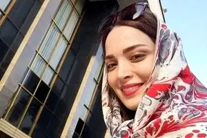 جشن فارغ‌التحصیلی لاکچری بهنوش طباطبایی | درخشش بهنوش طباطبایی با کلاه دکترا + تصاویر