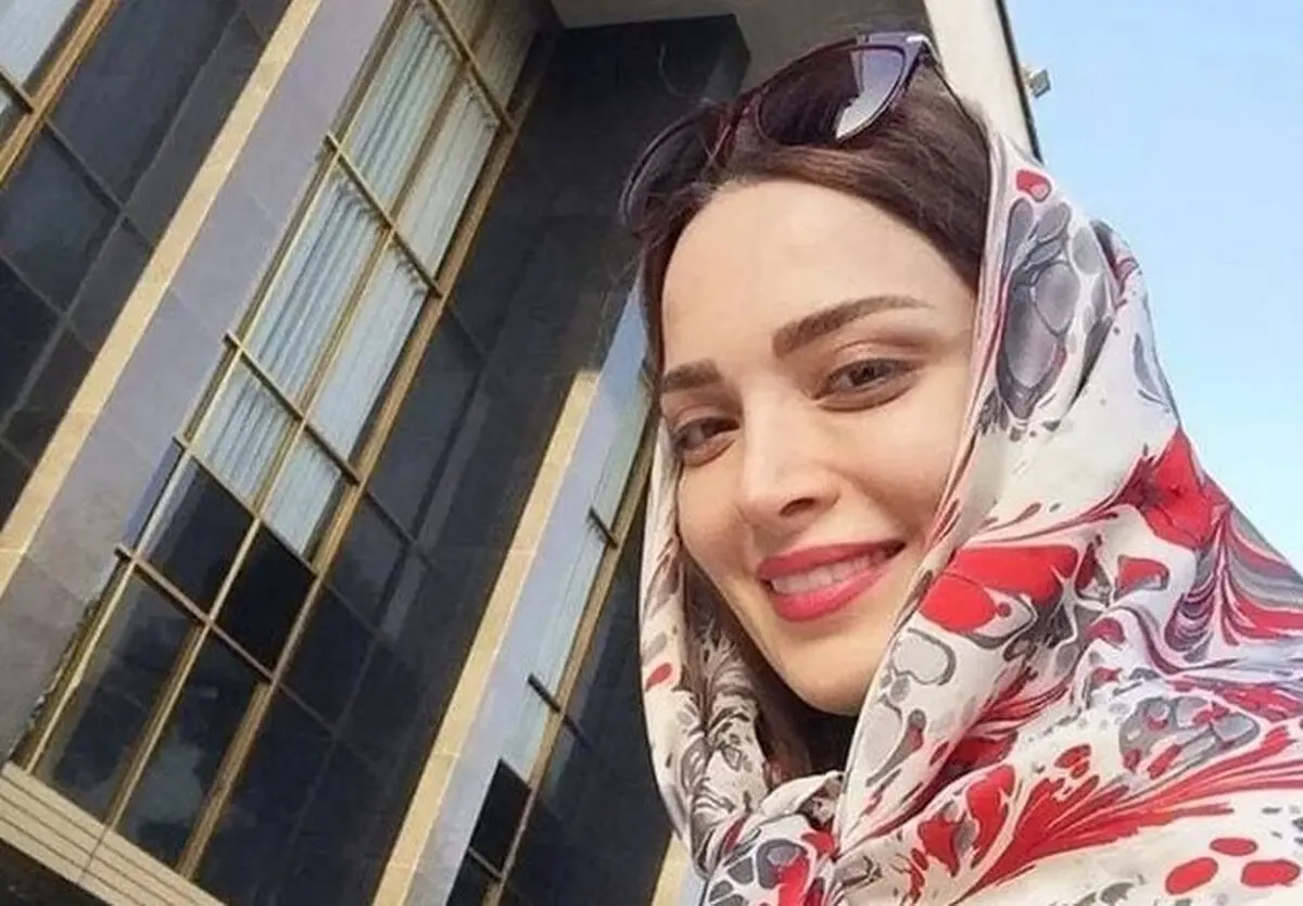 جشن فارغ‌التحصیلی لاکچری بهنوش طباطبایی | درخشش بهنوش طباطبایی با کلاه دکترا + تصاویر
