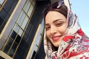 جشن فارغ‌التحصیلی لاکچری بهنوش طباطبایی | درخشش بهنوش طباطبایی با کلاه دکترا + تصاویر