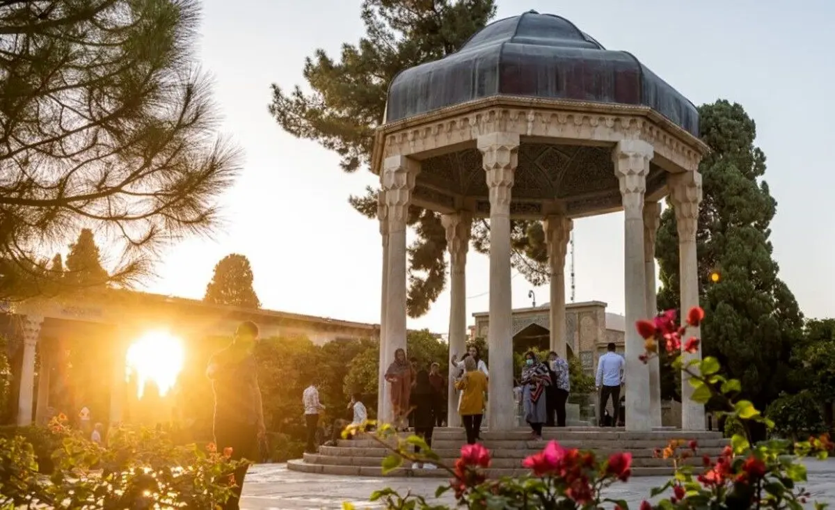 فال حافظ امروز جمعه ۷ آذر ۱۴۰۴ | پیامی که برای دل تو نوشته شده است !