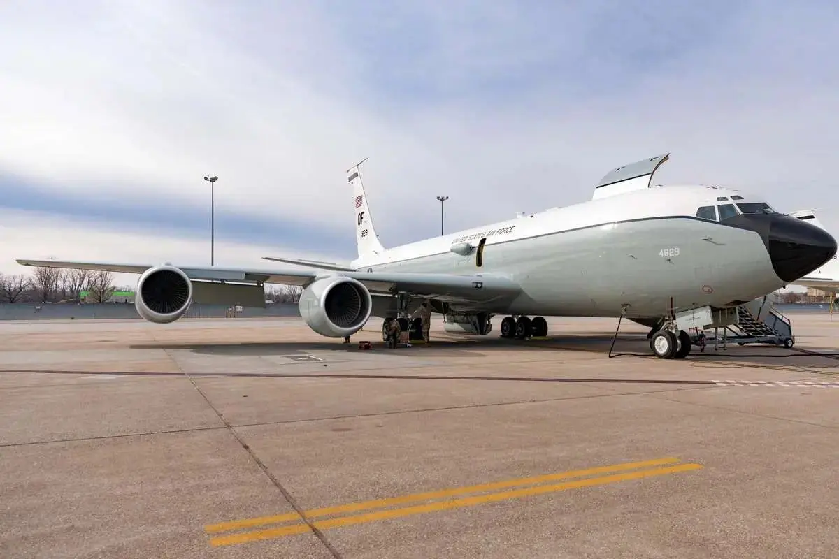 هواپیمای ردیاب هسته‌ای آمریکا در نزدیکی ایران دیده شد +عکس