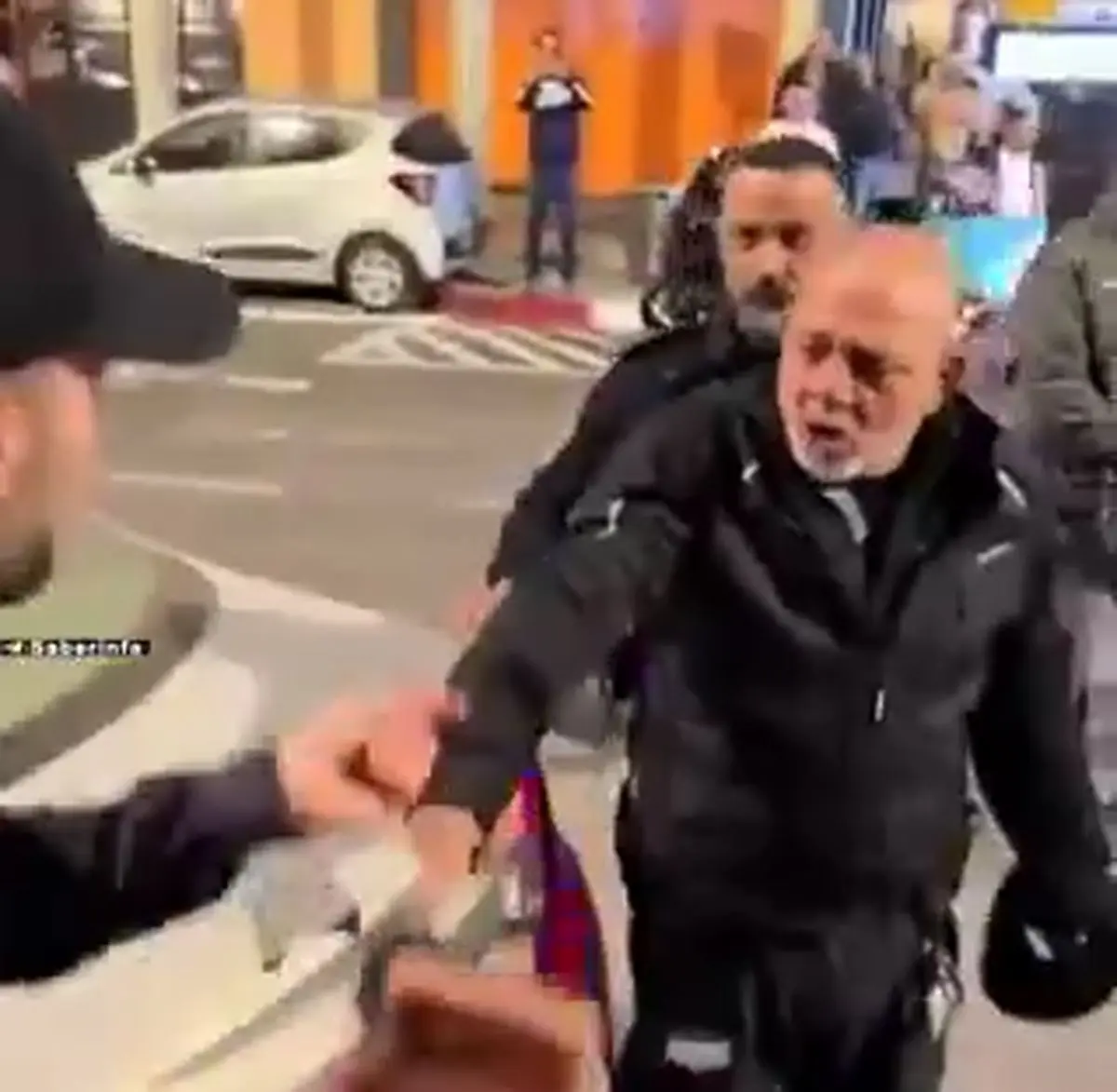 رفتار عجیب پلیس اسرائیل با مردم +فیلم