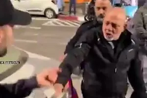 رفتار عجیب پلیس اسرائیل با مردم +فیلم