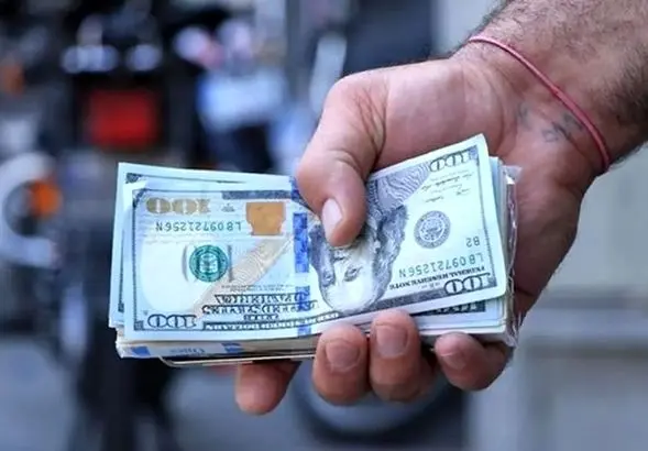 افزایش انفجاری قیمت دلار صبح سه‌شنبه ۱۱ آذر | عبور تاریخی دلار از سد ۱۱۸ هزار تومان