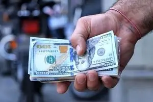 افزایش انفجاری قیمت دلار صبح سه‌شنبه ۱۱ آذر | عبور تاریخی دلار از سد ۱۱۸ هزار تومان