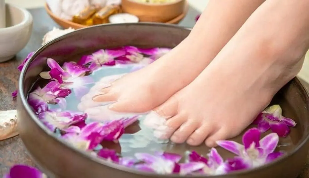 فواید بی نظیر آب گرم برای پاها
