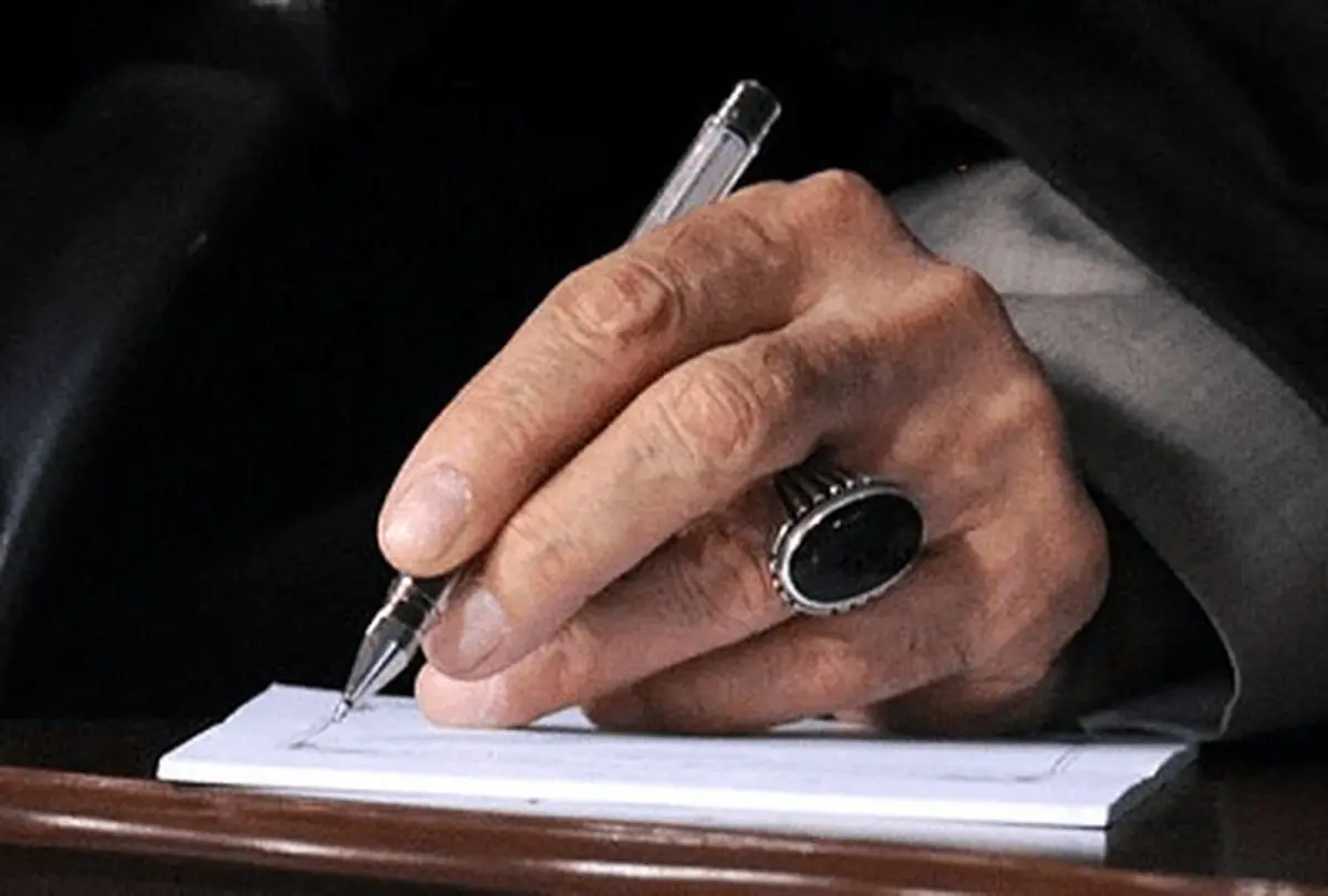 دستخط رهبر شهید برای آیت‌الله سید مجتبی خامنه‌ای