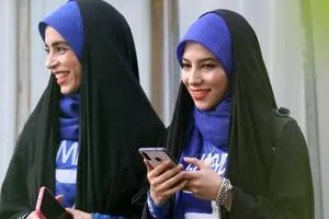 حضور بانوان محجبه در تمرین استقلال+عکس