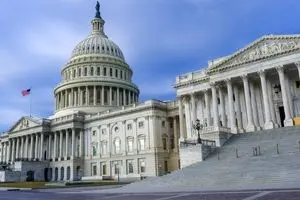 رونمایی سناتورهای آمریکایی از طرحی برای حفظ تحریم‌ها علیه ایران