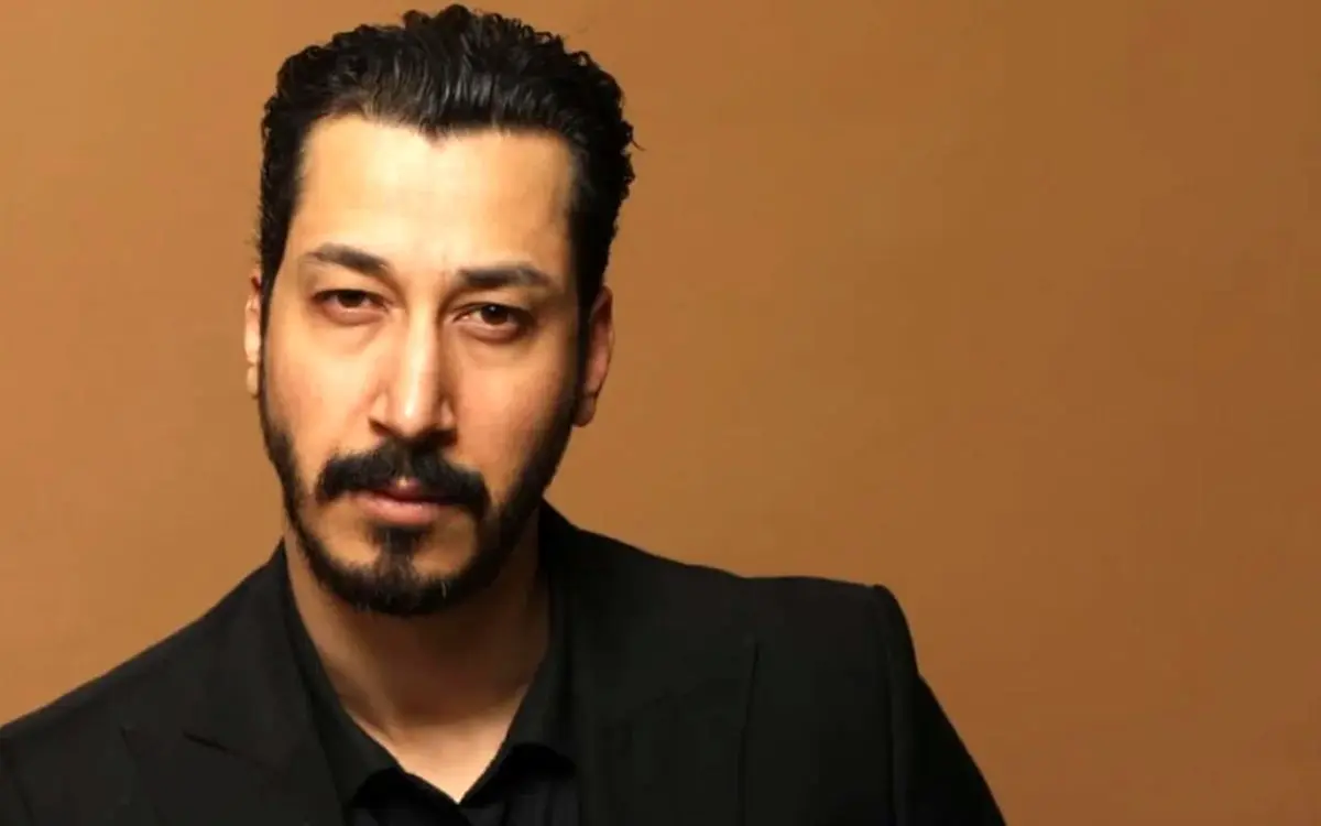 گریه های تلخ بهرام افشاری به یاد جواد گنجی + ویدئو