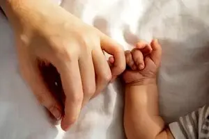 ۲ میلیون تومان کمک ویژه دولت برای همه مادران | مدارک لازم و نحوه دریافت کارت امید مادران + ویدئو