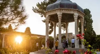 فال حافظ امروز سه‌شنبه ۱۸ آذر ۱۴۰۴ | به‌زودی راه‌حل روشنی پیدا می‌کند !