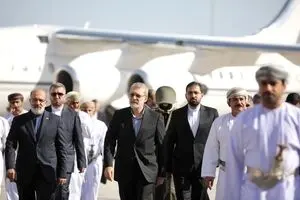 لاریجانی وارد مسقط شد