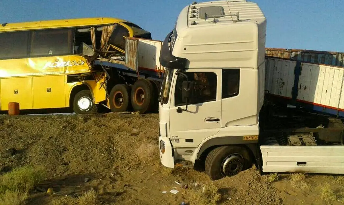 عکس هولناک از تصادف دلخراش در ایرانشهر | 21 مجروح و 8 مصدوم بدحال