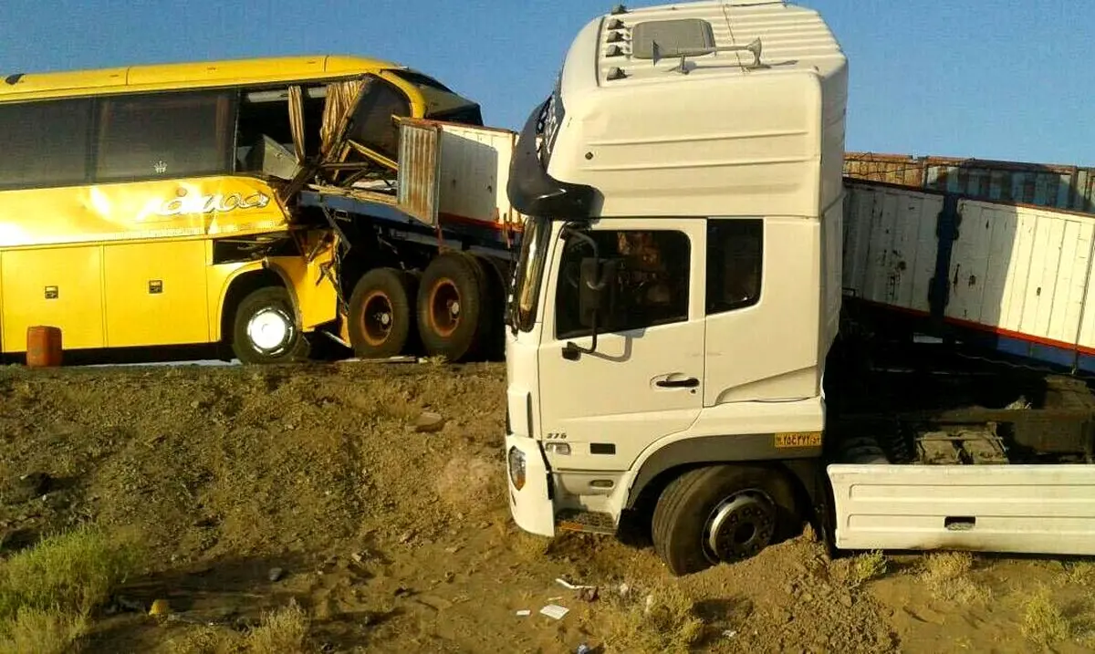 عکس هولناک از تصادف دلخراش در ایرانشهر | 21 مجروح و 8 مصدوم بدحال 