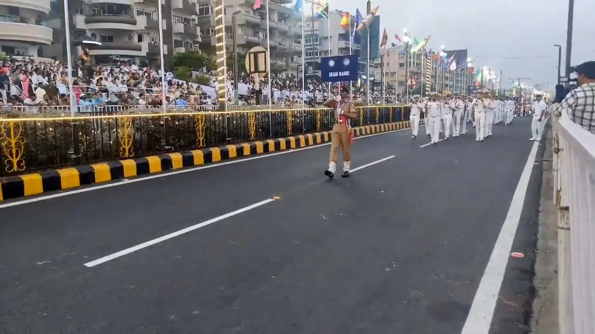 تصویری از ملوانان ایرانی ناوچه دنا +فیلم