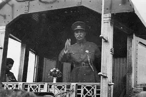 بازم میگی رضا شاه روحت شاد؟!