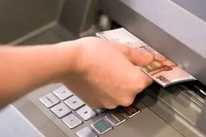 افزایش سقف برداشت از خودپردازها | ایران‌چک‌های ۵۰۰ هزار تومانی در عابر بانک ها