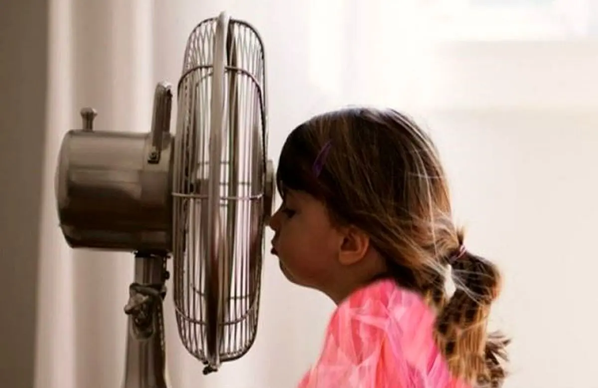 با این ترفند جادویی خونه رو مثل یخچال کن | راه حل کاربردی برای خنکتر شدن خونه بدون کولر 