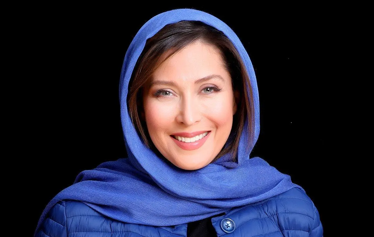 پوشش سنتی ایرانی مهتاب کرامتی در مراسم رونمایی از کتاب + عکس