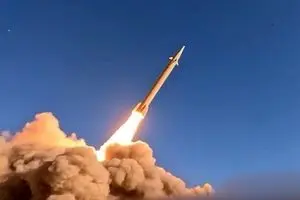 تصاویری از لحظه شلیک فتاح و خیبرشکن به اسرائیل