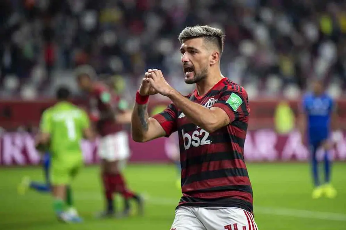 گزینه گران قیمت حریف استقلال برای تقویت خط میانی