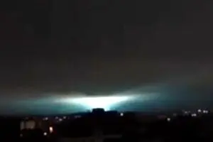 ماجرای نور آبی در آسمان کرج چه بود؟
