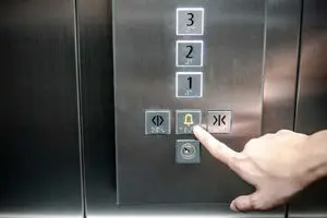زمان قطع برق در آسانسور چه کنیم؟