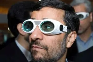 ژست خاص محمود احمدی نژاد در هواپیما!