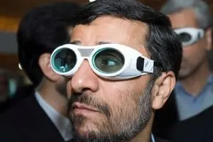 ژست خاص محمود احمدی نژاد در هواپیما!