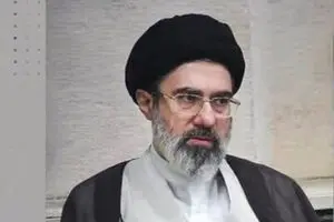 تصویری قدیمی از حضور آیت‌الله مجتبی خامنه‌ای در مدرسه فرزندشان+ عکس