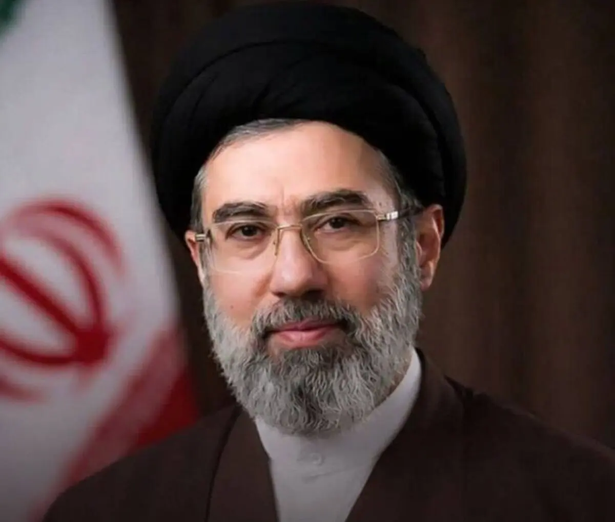 فیلمی از لحظه پخش خبر انتخاب سومین رهبر انقلاب اسلامی در شبکه خبر