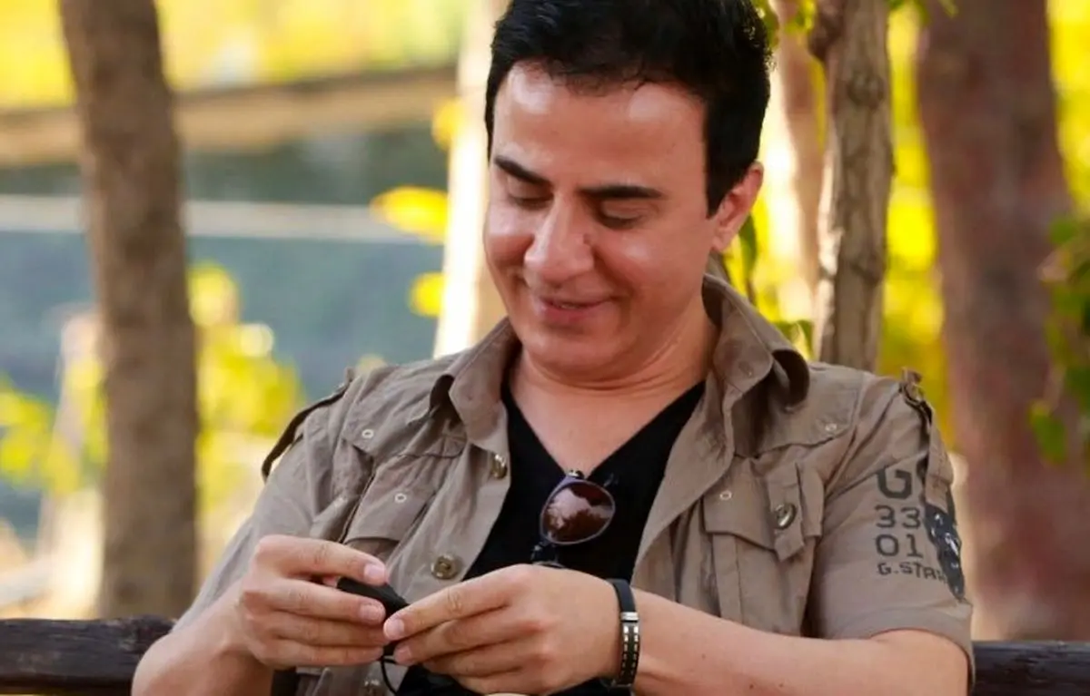 عکس صورت بزک کرده عمو پورنگ با تیپ بچگانه در فضای مجازی پخش شد!