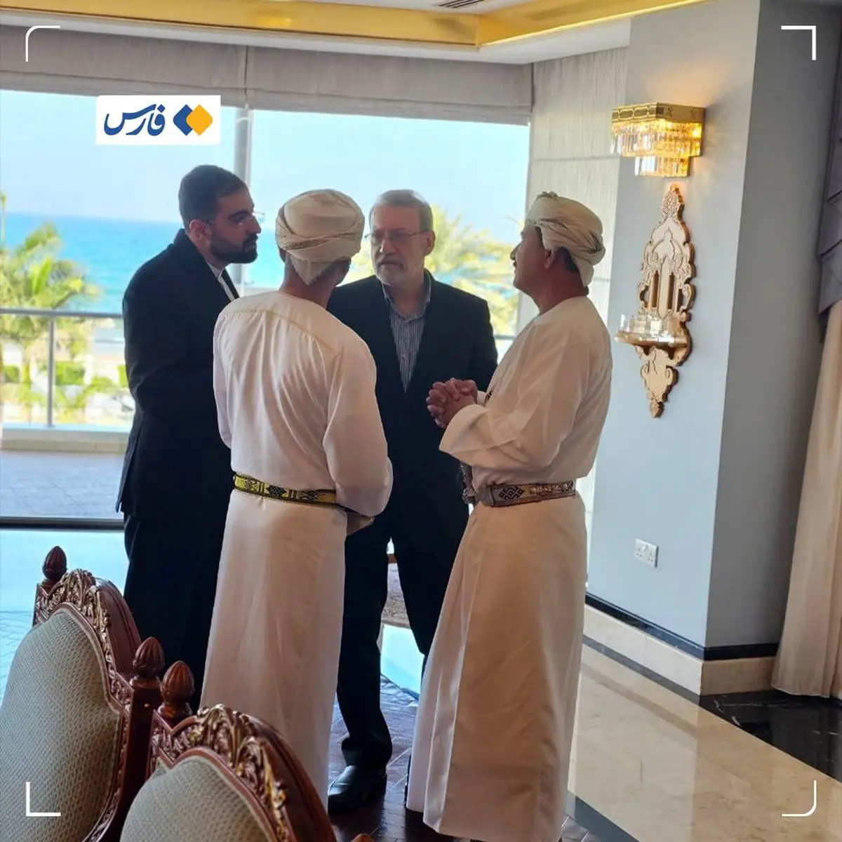 تصویری متفاوت از گفتگوی خصوصی علی لاریجانی با مقامات عمان