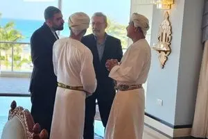 تصویری متفاوت از گفتگوی خصوصی علی لاریجانی با مقامات عمان