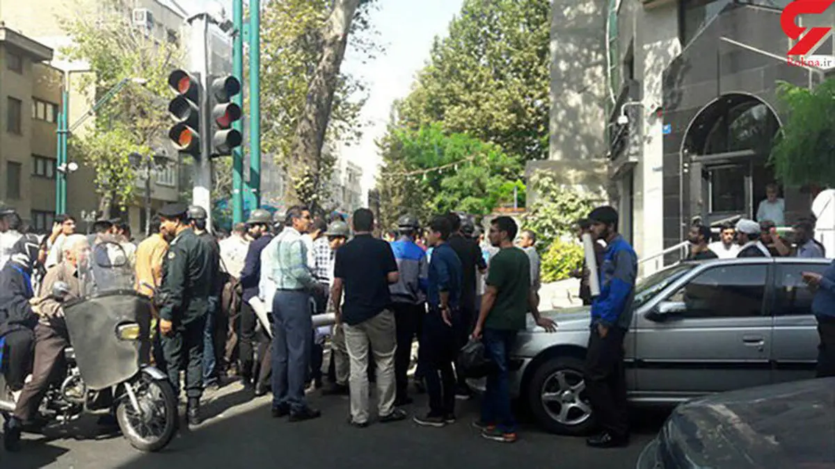  تجمع اعتراضی مردم در خیابان جمهوری + عکس