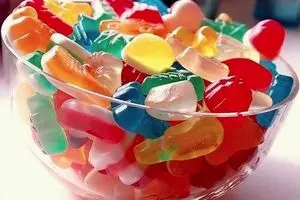 راز خوشمزه‌ترین پاستیل خانگی لو رفت! | طرز تهیه پاستیل ژله‌ای بدون قند با طعم میوه‌ای