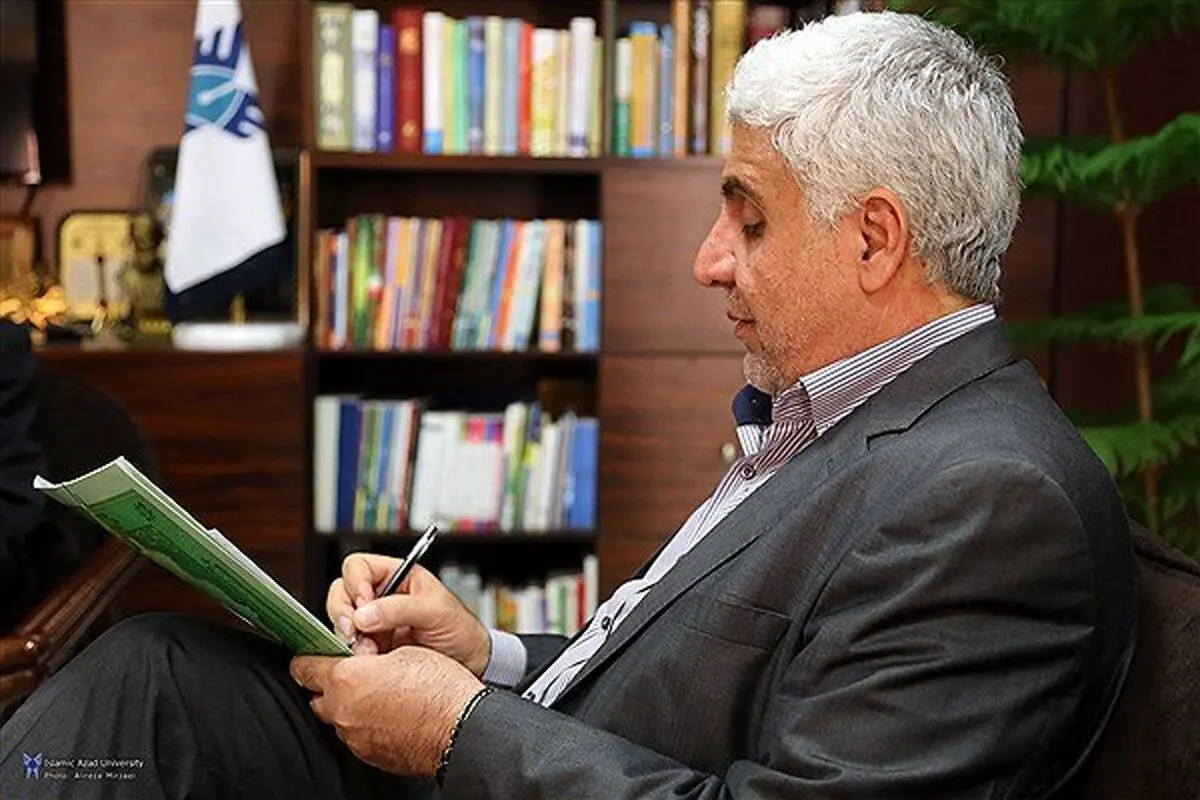 فرهاد رهبر استعفا داد