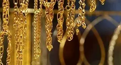 نوسان عجیب قیمت طلا و سکه ۱۲ آبان‌ماه ۱۴۰۴ | قیمت طلای ۱۸ عیار ریخت